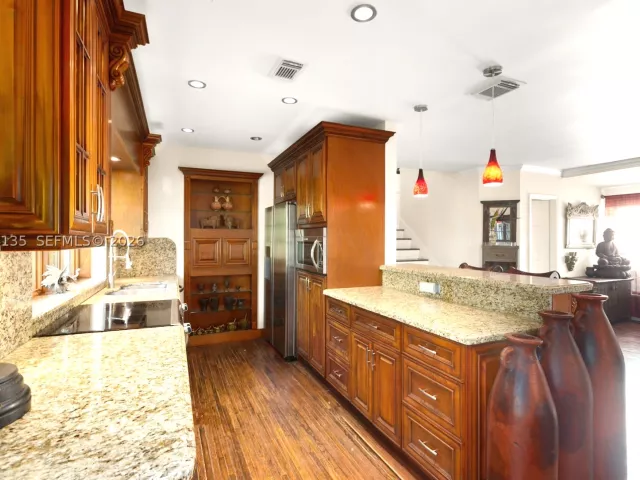 3-bedroom home for rent in Coral Gables - 6315 Maynada St - MondialRealty