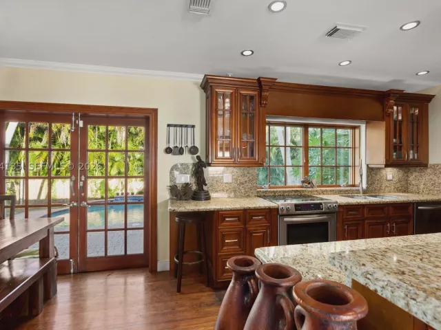 3-bedroom home for rent in Coral Gables - 6315 Maynada St - MondialRealty
