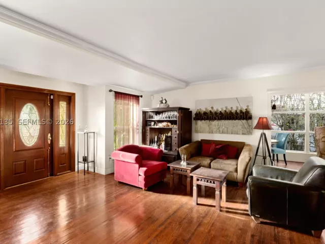 3-bedroom home for rent in Coral Gables - 6315 Maynada St - MondialRealty