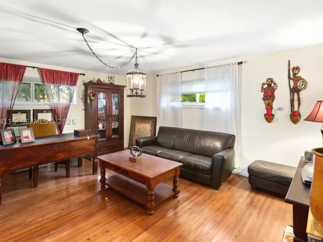 3-bedroom home for rent in Coral Gables - 6315 Maynada St - MondialRealty