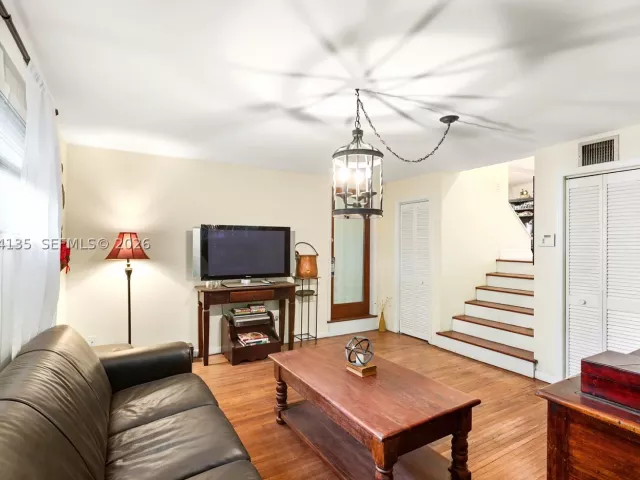 3-bedroom home for rent in Coral Gables - 6315 Maynada St - MondialRealty