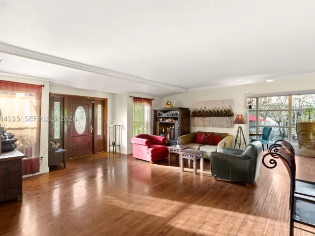 3-bedroom home for rent in Coral Gables - 6315 Maynada St - MondialRealty