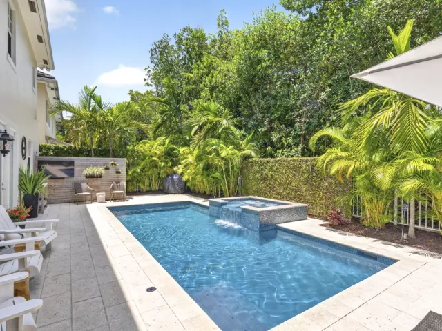 4-bedroom home for sale in Fort Lauderdale - 2021 SW 14th Terrace - MondialRealty