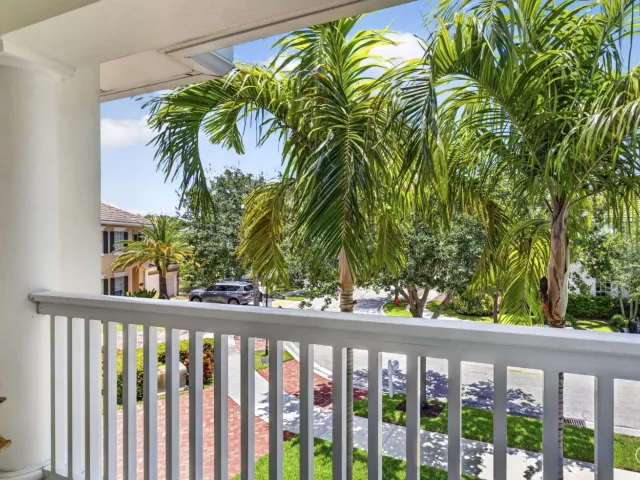 4-bedroom home for sale in Fort Lauderdale - 2021 SW 14th Terrace - MondialRealty