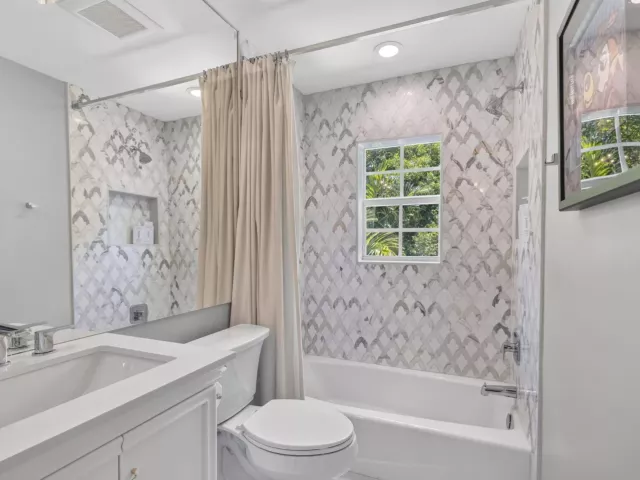 4-bedroom home for sale in Fort Lauderdale - 2021 SW 14th Terrace - MondialRealty