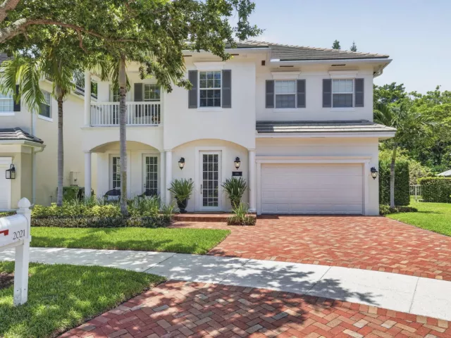 4-bedroom home for sale in Fort Lauderdale - 2021 SW 14th Terrace - MondialRealty