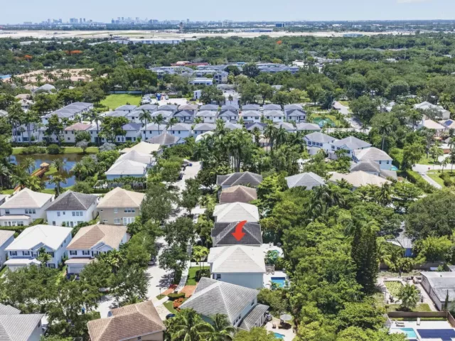 4-bedroom home for sale in Fort Lauderdale - 2021 SW 14th Terrace - MondialRealty