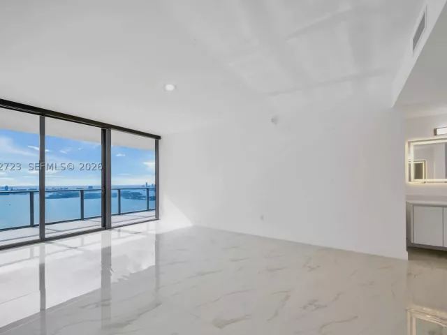 4-bedroom condo for sale in Miami - 700 NE 24th St 4702 - MondialRealty
