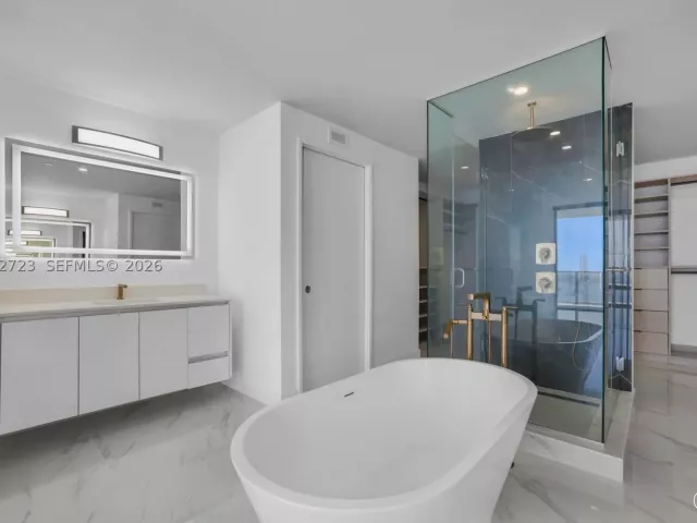 4-bedroom condo for sale in Miami - 700 NE 24th St 4702 - MondialRealty