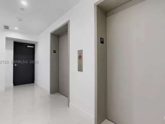 4-bedroom condo for sale in Miami - 700 NE 24th St 4702 - MondialRealty