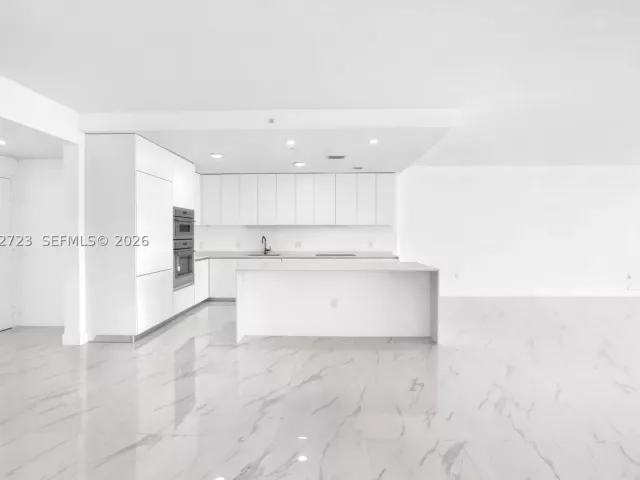 4-bedroom condo for sale in Miami - 700 NE 24th St 4702 - MondialRealty