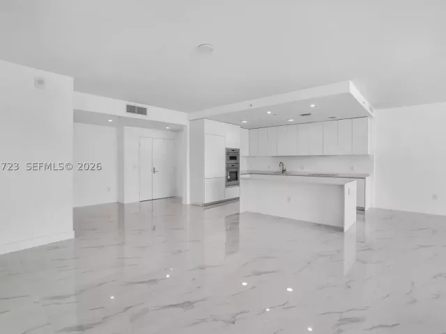 4-bedroom condo for sale in Miami - 700 NE 24th St 4702 - MondialRealty