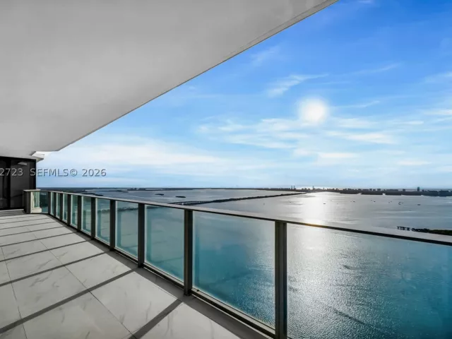 4-bedroom condo for sale in Miami - 700 NE 24th St 4702 - MondialRealty