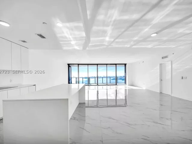 4-bedroom condo for sale in Miami - 700 NE 24th St 4702 - MondialRealty