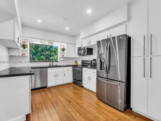 3-bedroom home for sale in Miami - 2220 SW 25th St - MondialRealty