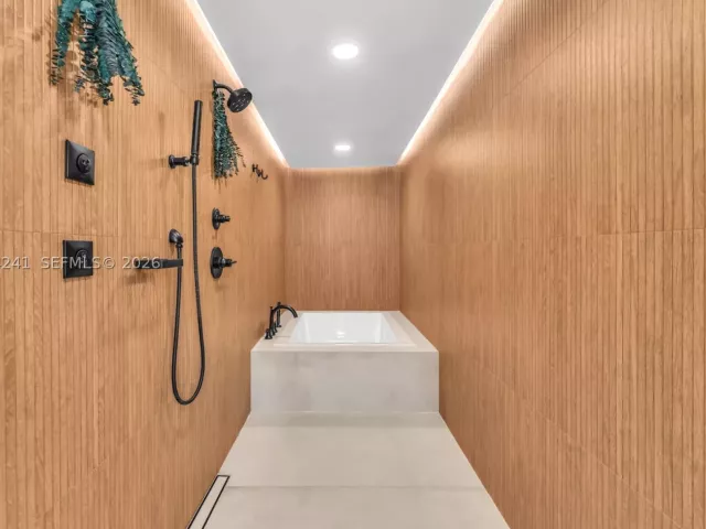 3-bedroom home for sale in Miami - 2220 SW 25th St - MondialRealty