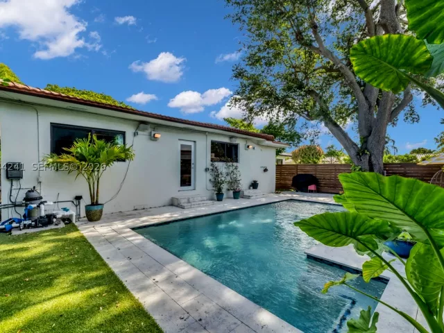 3-bedroom home for sale in Miami - 2220 SW 25th St - MondialRealty