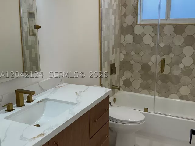 4-bedroom home for sale in Miami - 2315 NW 3rd St - MondialRealty