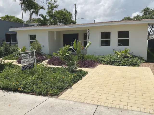 4-bedroom home for sale in Miami - 2315 NW 3rd St - MondialRealty