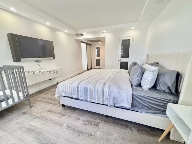 2-bedroom condo for rent in Hallandale Beach - 2030 S Ocean Dr 423 - MondialRealty