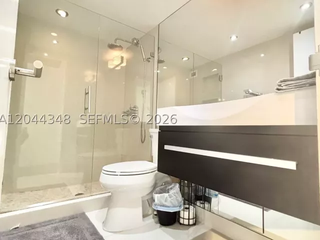 2-bedroom condo for rent in Hallandale Beach - 2030 S Ocean Dr 423 - MondialRealty