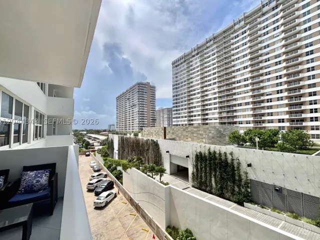 2-bedroom condo for rent in Hallandale Beach - 2030 S Ocean Dr 423 - MondialRealty