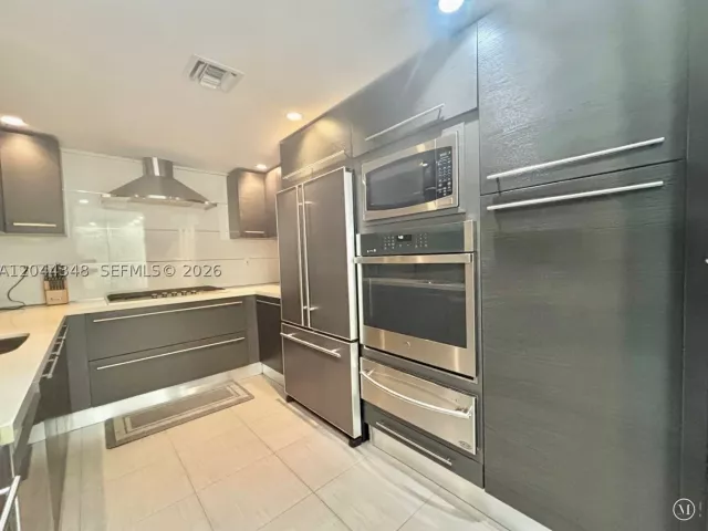 2-bedroom condo for rent in Hallandale Beach - 2030 S Ocean Dr 423 - MondialRealty
