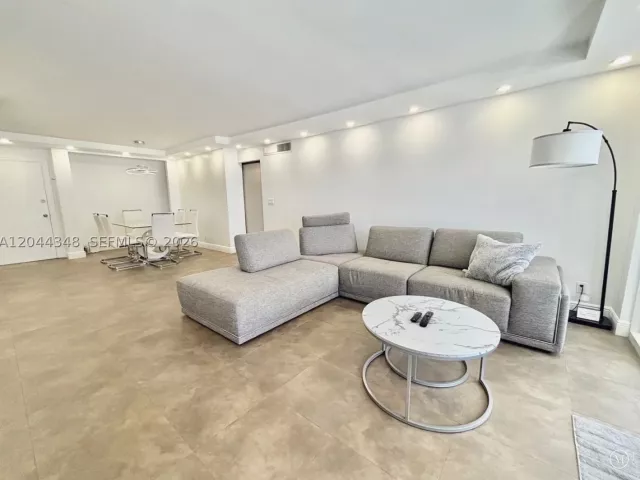2-bedroom condo for rent in Hallandale Beach - 2030 S Ocean Dr 423 - MondialRealty