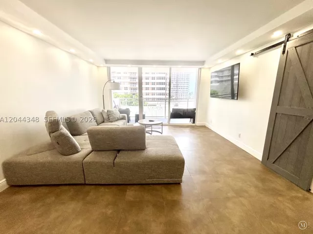 2-bedroom condo for rent in Hallandale Beach - 2030 S Ocean Dr 423 - MondialRealty
