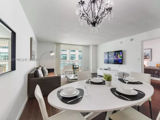 1-bedroom condo for sale in Miami - 1200 Brickell Bay Dr 3614 - MondialRealty