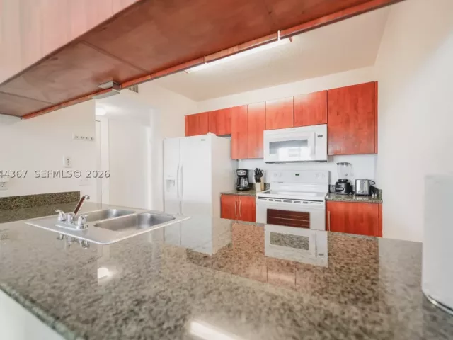1-bedroom condo for sale in Miami - 1200 Brickell Bay Dr 3614 - MondialRealty