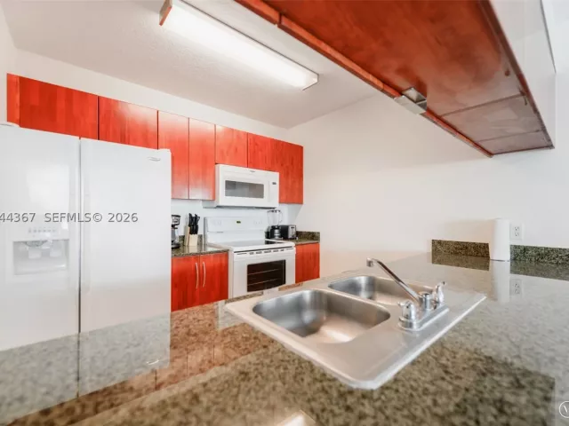 1-bedroom condo for sale in Miami - 1200 Brickell Bay Dr 3614 - MondialRealty