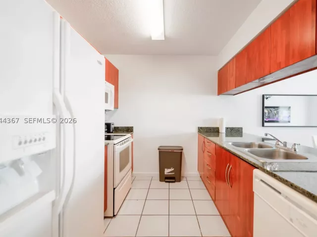 1-bedroom condo for sale in Miami - 1200 Brickell Bay Dr 3614 - MondialRealty