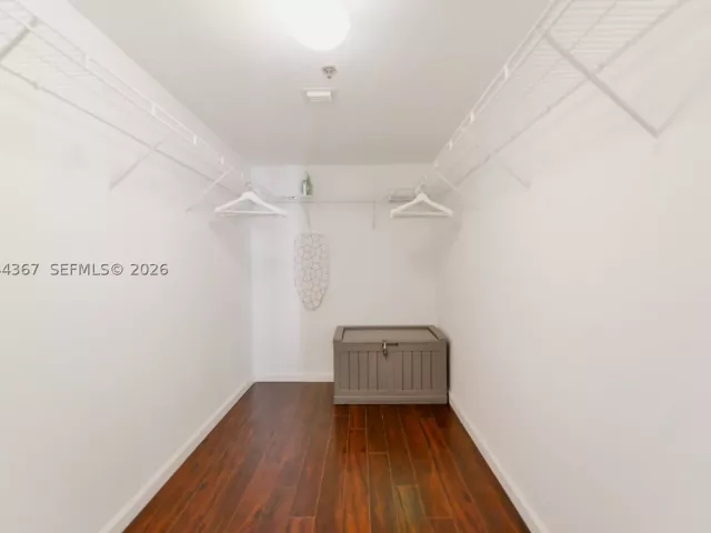 1-bedroom condo for sale in Miami - 1200 Brickell Bay Dr 3614 - MondialRealty