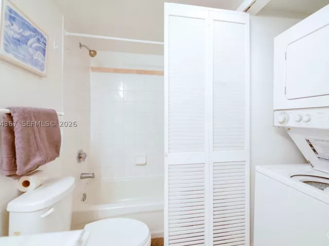 1-bedroom condo for sale in Miami - 1200 Brickell Bay Dr 3614 - MondialRealty