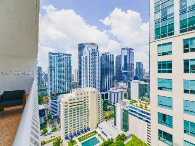 1-bedroom condo for sale in Miami - 1200 Brickell Bay Dr 3614 - MondialRealty