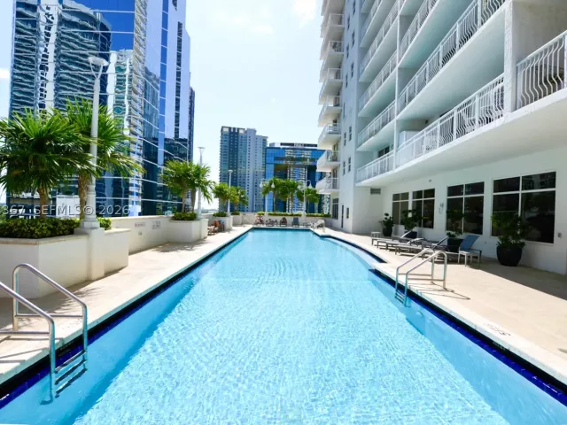 1-bedroom condo for sale in Miami - 1200 Brickell Bay Dr 3614 - MondialRealty