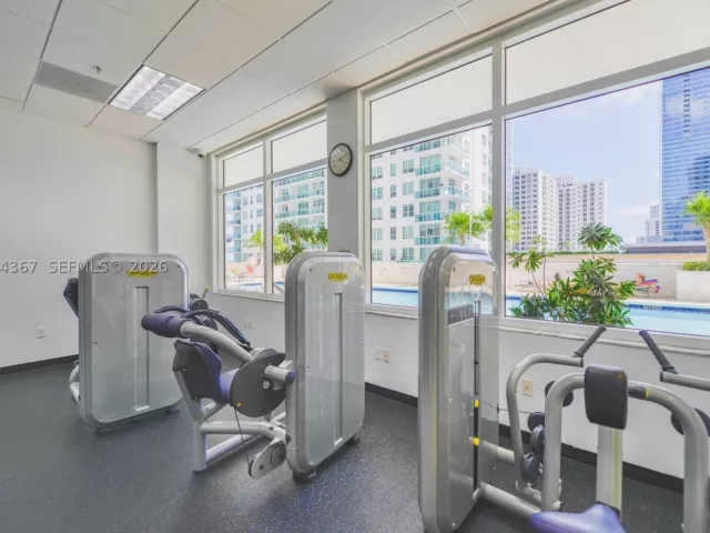 1-bedroom condo for sale in Miami - 1200 Brickell Bay Dr 3614 - MondialRealty