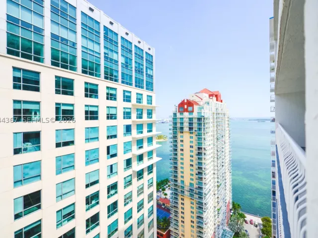1-bedroom condo for sale in Miami - 1200 Brickell Bay Dr 3614 - MondialRealty