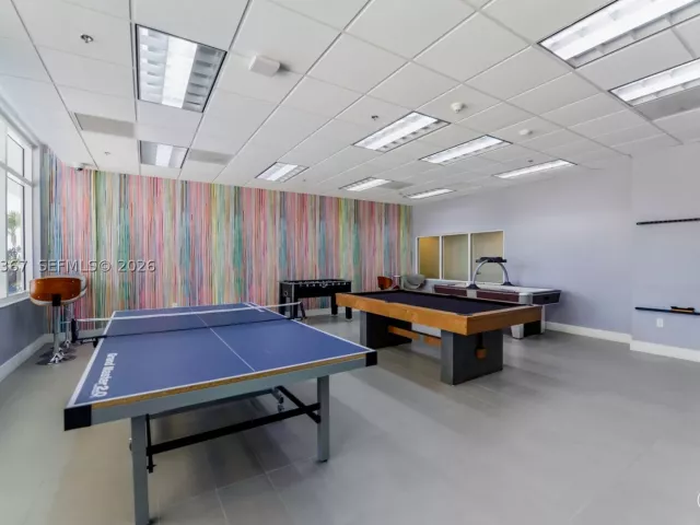 1-bedroom condo for sale in Miami - 1200 Brickell Bay Dr 3614 - MondialRealty