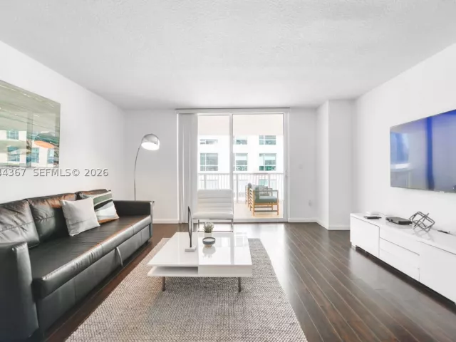 1-bedroom condo for sale in Miami - 1200 Brickell Bay Dr 3614 - MondialRealty