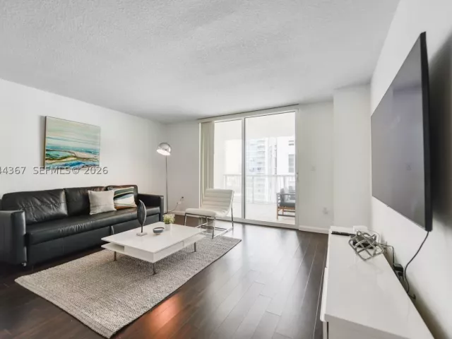 1-bedroom condo for sale in Miami - 1200 Brickell Bay Dr 3614 - MondialRealty