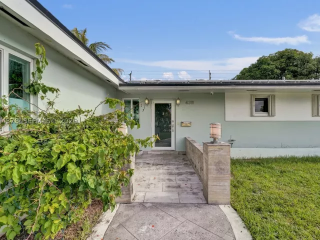 3-bedroom home for sale in Hollywood - 4311 Hayes St - MondialRealty