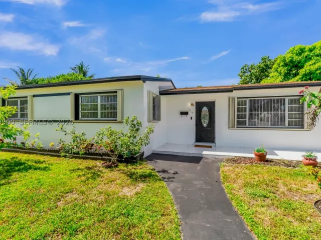 4-bedroom home for rent in Miami Gardens - 1010 NW 196th St - MondialRealty