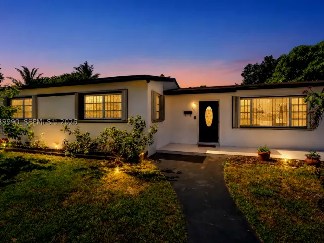 4-bedroom home for rent in Miami Gardens - 1010 NW 196th St - MondialRealty