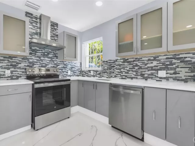 4-bedroom home for rent in Miami Gardens - 1010 NW 196th St - MondialRealty