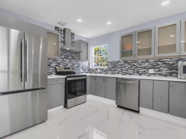 4-bedroom home for rent in Miami Gardens - 1010 NW 196th St - MondialRealty