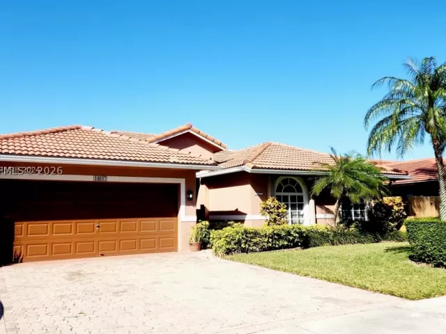 4-bedroom home for sale in Miami - 14817 SW 180th St - MondialRealty