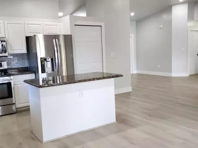 4-bedroom home for sale in Miami - 14817 SW 180th St - MondialRealty