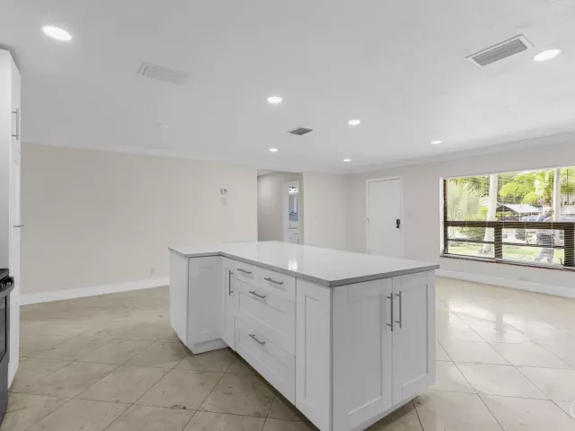 4-bedroom home for sale in Fort Lauderdale - 3313 SW 19th Street - MondialRealty